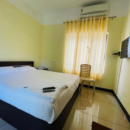 Отель Akr Residency Kazhakuttam Экстерьер фото