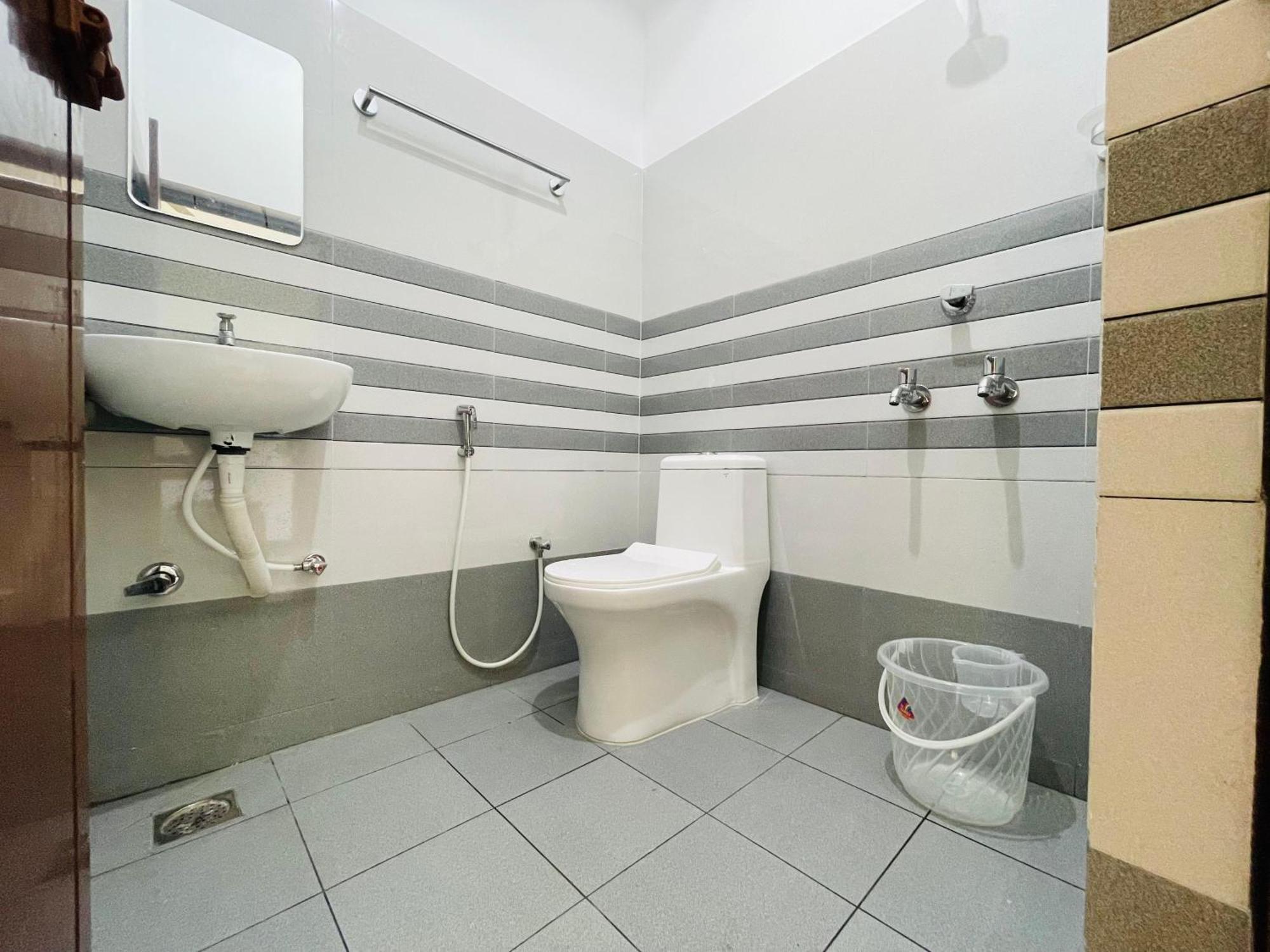 Отель Akr Residency Kazhakuttam Экстерьер фото